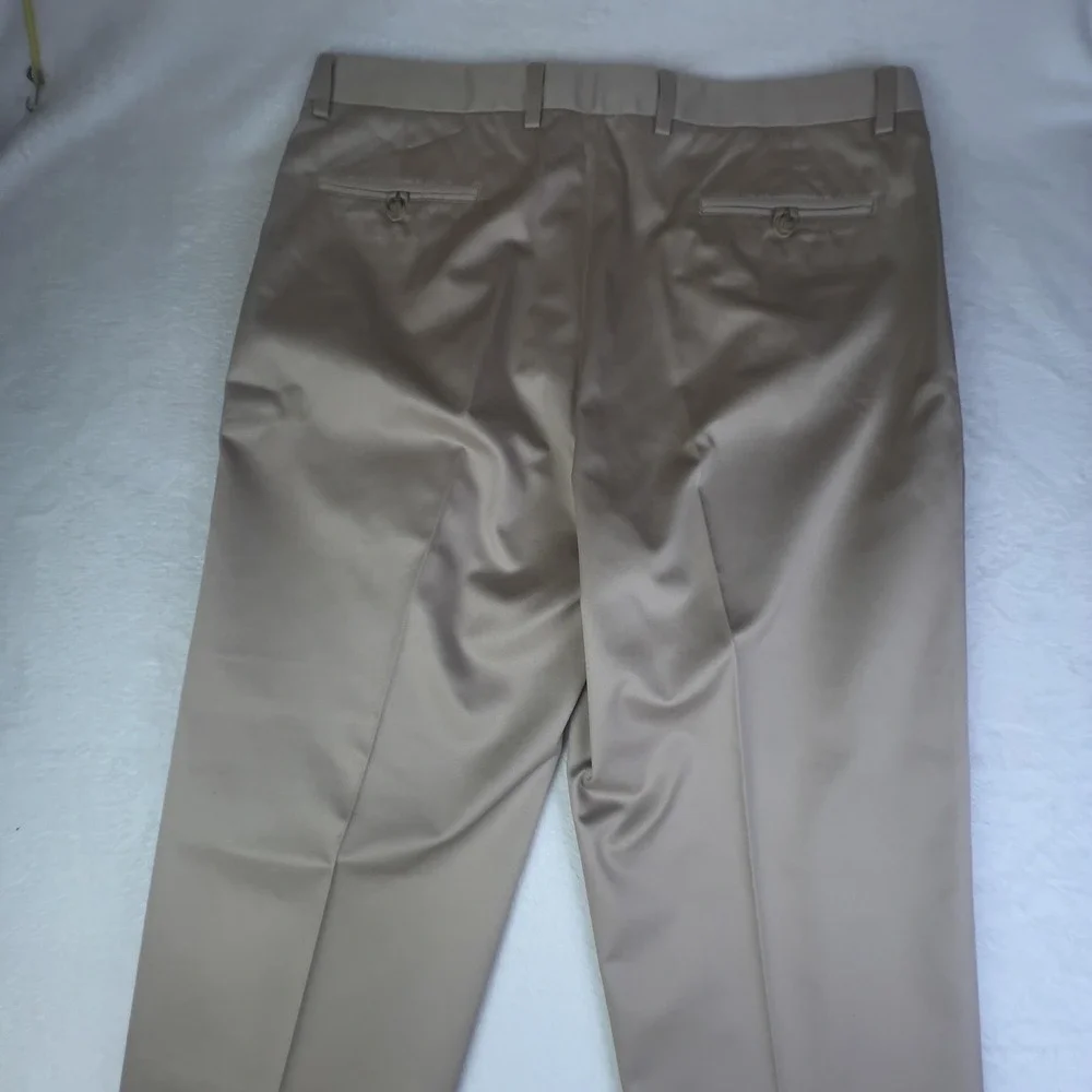 Jos. A. Bank Pants Mens 40x30 Beige Traveler Khakis Pleated Cuffed Twill Chino